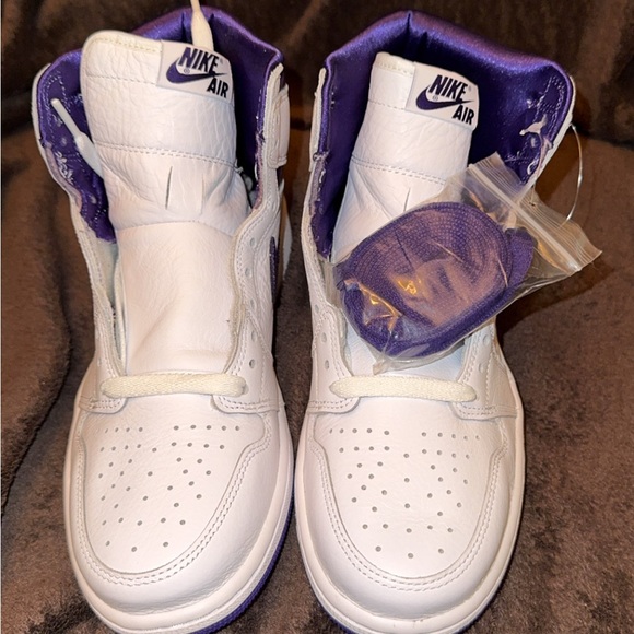 Nike High-Top Sneakers in White and Purple - Picture 2 of 7